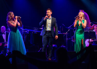 Lead vocalists singing Voyage Ireland through song ()