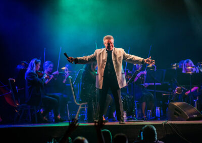 Neil Diamond Hot August Nights Peter Byrne on stage