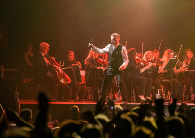 Neil Diamond show with orchestra Peter Byrne